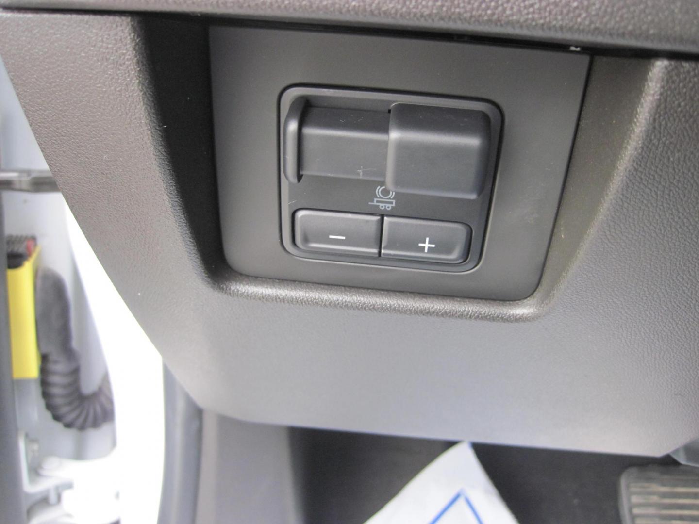 2023 white /11803 Chevrolet Colorado Z71 Crew Cab 4WD (1GCPTDEK2P1) with an 2.7L L4 DOHC 16V TURBO engine, 6A transmission, located at 9530 Old Seward Highway, Anchorage, AK, 99515, (907) 349-3343, 61.134140, -149.865570 - Nice Chevrolet Colorado Z71 come take a test drive, - Photo#14