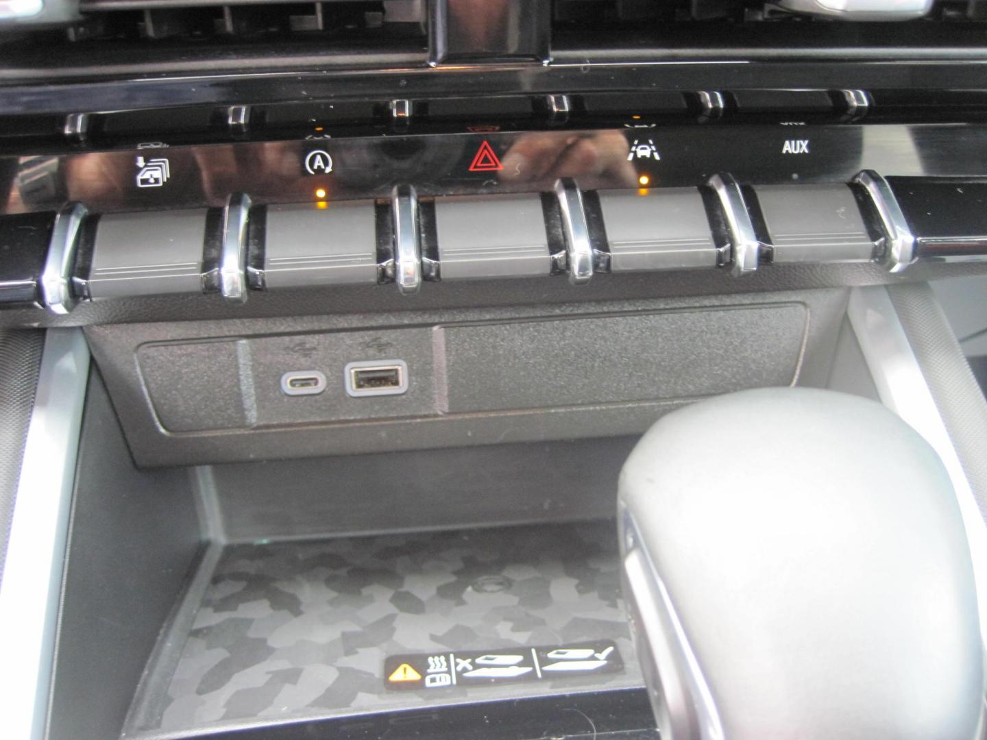 2023 white /11803 Chevrolet Colorado Z71 Crew Cab 4WD (1GCPTDEK2P1) with an 2.7L L4 DOHC 16V TURBO engine, 6A transmission, located at 9530 Old Seward Highway, Anchorage, AK, 99515, (907) 349-3343, 61.134140, -149.865570 - Nice Chevrolet Colorado Z71 come take a test drive, - Photo#18