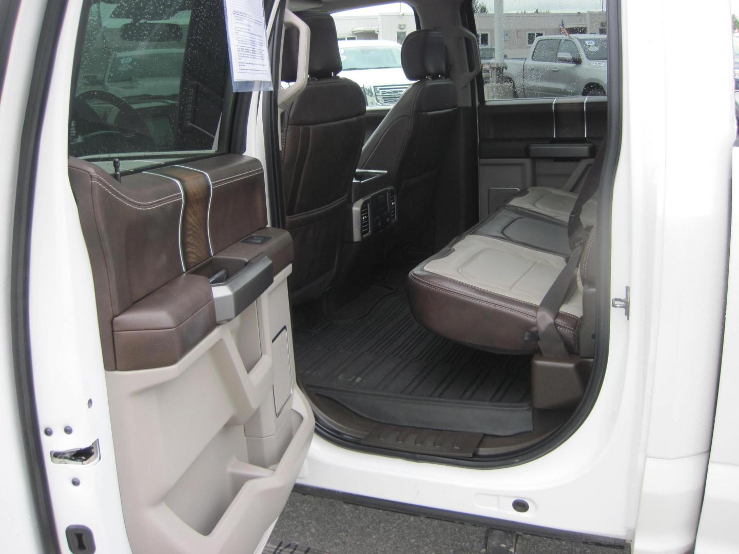 2019 white /gray Ford F-150 Limited SuperCrew 6.5-ft. Bed 4WD (1FTEW1EG6KF) with an 3.5L V6 TURBO engine, 6A transmission, located at 9530 Old Seward Highway, Anchorage, AK, 99515, (907) 349-3343, 61.134140, -149.865570 - 2019 Ford F150 Limited come take a test drive, - Photo#7
