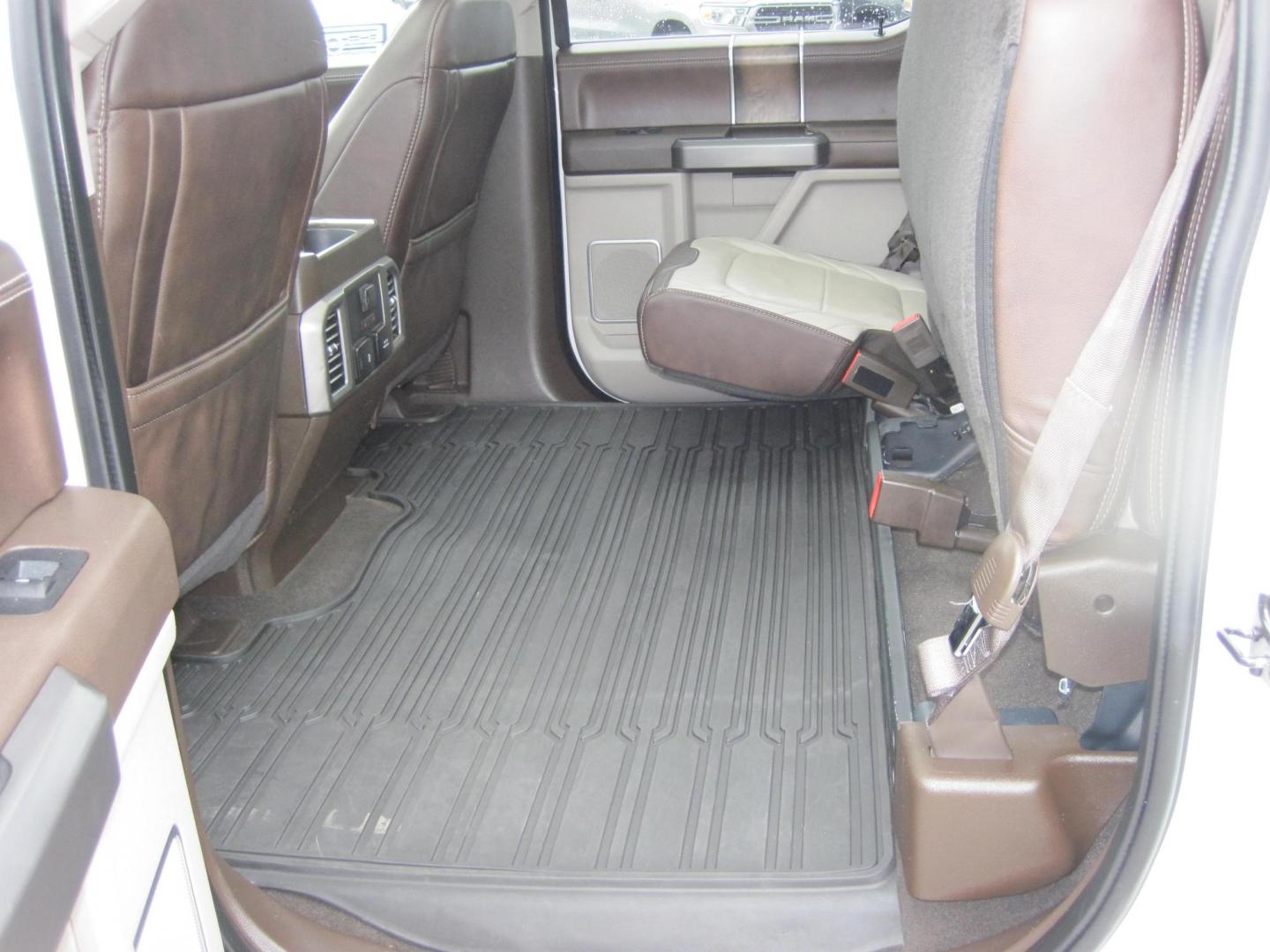 2019 white /gray Ford F-150 Limited SuperCrew 6.5-ft. Bed 4WD (1FTEW1EG6KF) with an 3.5L V6 TURBO engine, 6A transmission, located at 9530 Old Seward Highway, Anchorage, AK, 99515, (907) 349-3343, 61.134140, -149.865570 - 2019 Ford F150 Limited come take a test drive, - Photo#9