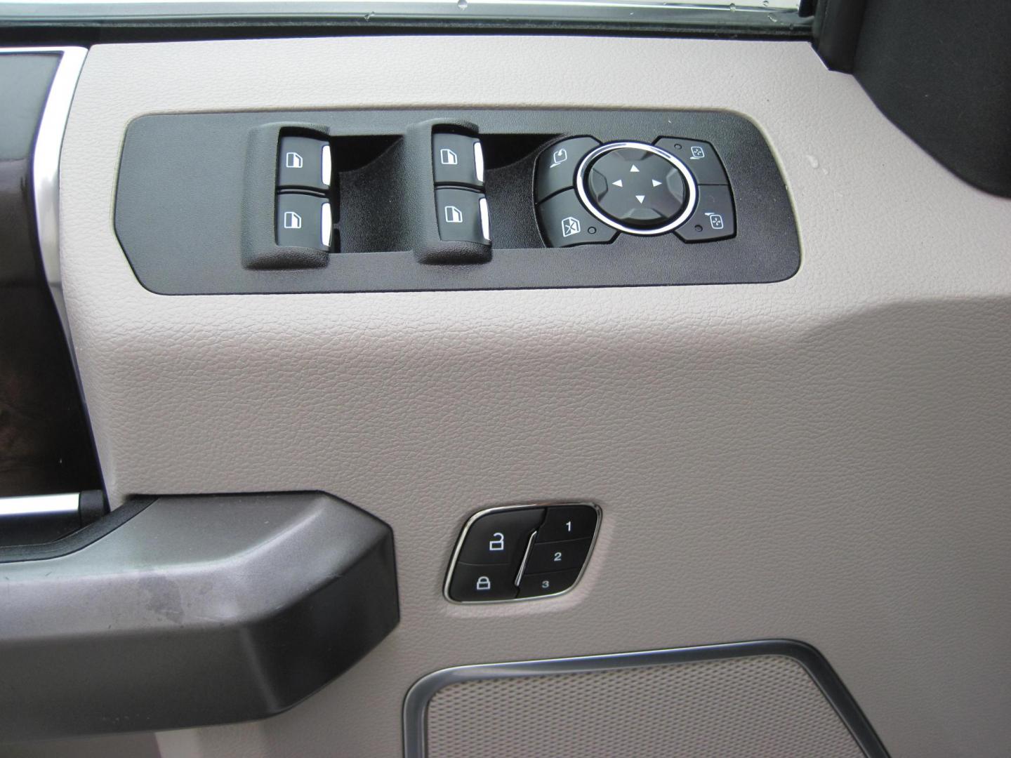 2019 white /gray Ford F-150 Limited SuperCrew 6.5-ft. Bed 4WD (1FTEW1EG6KF) with an 3.5L V6 TURBO engine, 6A transmission, located at 9530 Old Seward Highway, Anchorage, AK, 99515, (907) 349-3343, 61.134140, -149.865570 - 2019 Ford F150 Limited come take a test drive, - Photo#12