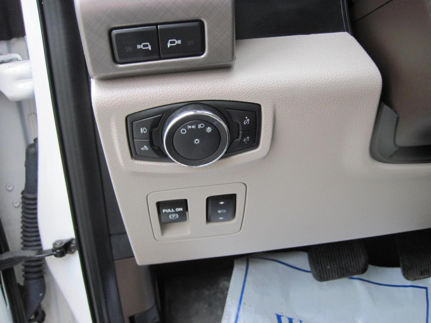 2019 white /gray Ford F-150 Limited SuperCrew 6.5-ft. Bed 4WD (1FTEW1EG6KF) with an 3.5L V6 TURBO engine, 6A transmission, located at 9530 Old Seward Highway, Anchorage, AK, 99515, (907) 349-3343, 61.134140, -149.865570 - 2019 Ford F150 Limited come take a test drive, - Photo#13