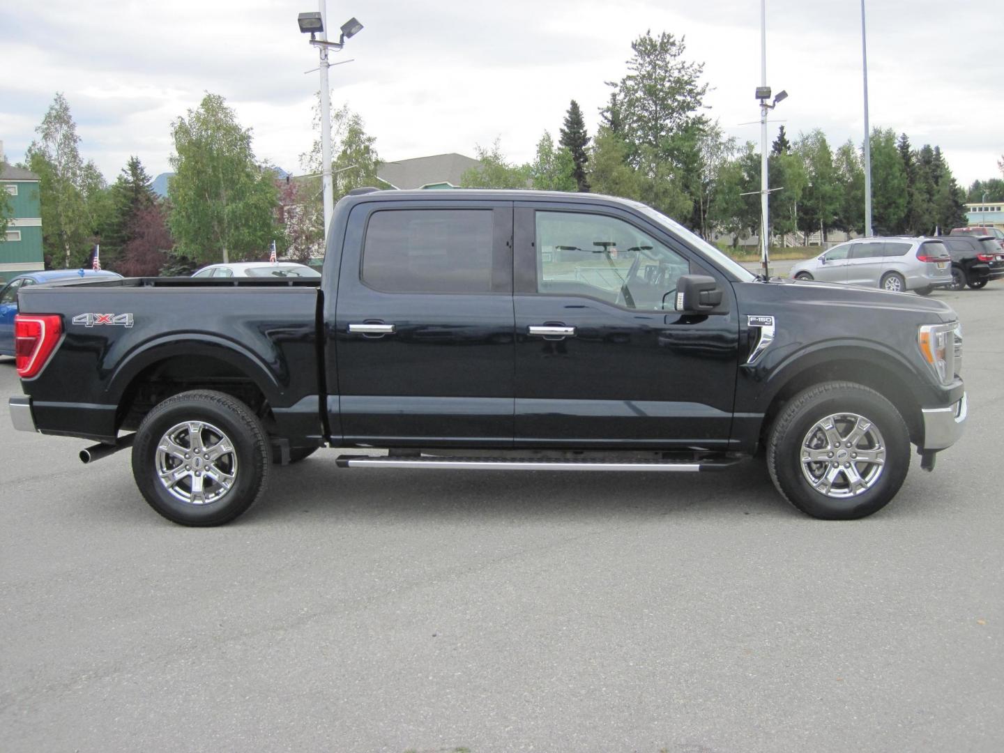 2022 blue /gray Ford F-150 XLT SuperCrew 6.5-ft. Bed 4WD (1FTEW1EP7NK) with an 2.7L V6 DOHC 24V engine, 6A transmission, located at 9530 Old Seward Highway, Anchorage, AK, 99515, (907) 349-3343, 61.134140, -149.865570 - Low miles on this 2022 Ford F150 XLT, come take a test drive. - Photo#2
