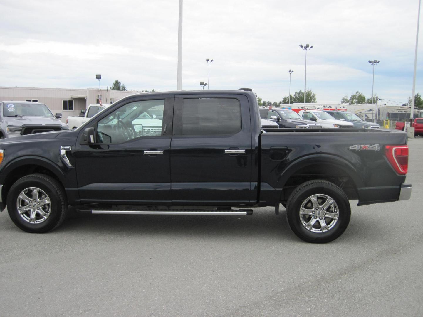 2022 blue /gray Ford F-150 XLT SuperCrew 6.5-ft. Bed 4WD (1FTEW1EP7NK) with an 2.7L V6 DOHC 24V engine, 6A transmission, located at 9530 Old Seward Highway, Anchorage, AK, 99515, (907) 349-3343, 61.134140, -149.865570 - Low miles on this 2022 Ford F150 XLT, come take a test drive. - Photo#4