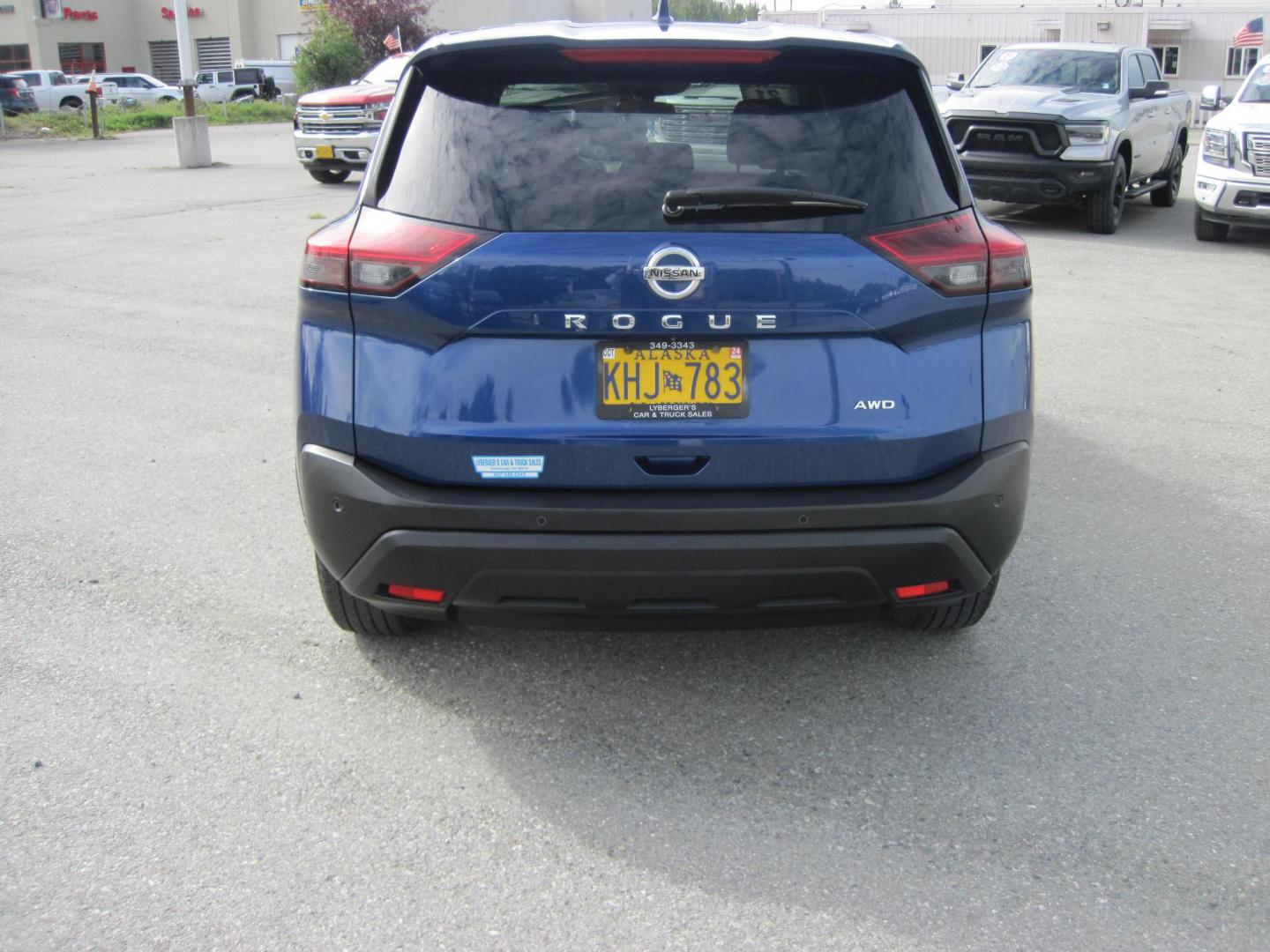 2021 blue /black Nissan Rogue S AWD (5N1AT3AB5MC) with an 2.5L L4 DOHC 16V engine, CVT transmission, located at 9530 Old Seward Highway, Anchorage, AK, 99515, (907) 349-3343, 61.134140, -149.865570 - Low Miles on this Nissan Rogue come take a test drive - Photo#4