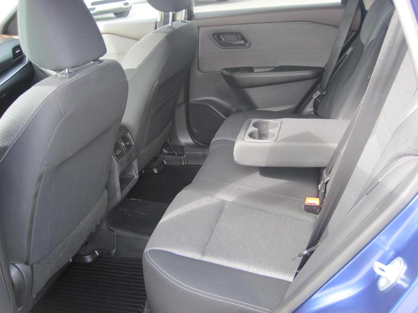 2021 blue /black Nissan Rogue S AWD (5N1AT3AB5MC) with an 2.5L L4 DOHC 16V engine, CVT transmission, located at 9530 Old Seward Highway, Anchorage, AK, 99515, (907) 349-3343, 61.134140, -149.865570 - Low Miles on this Nissan Rogue come take a test drive - Photo#7