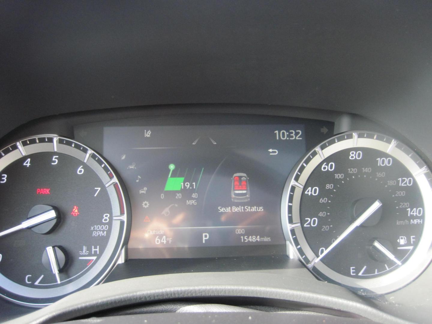 2022 silver /black Toyota Highlander XLE Nav AWD V6 (5TDHZRBH5NS) with an 3.5L V6 DOHC 24V engine, 6A transmission, located at 9530 Old Seward Highway, Anchorage, AK, 99515, (907) 349-3343, 61.134140, -149.865570 - Nice Low Miles on this 2022 Toyota Highlander XLE, come take a test drive - Photo#14