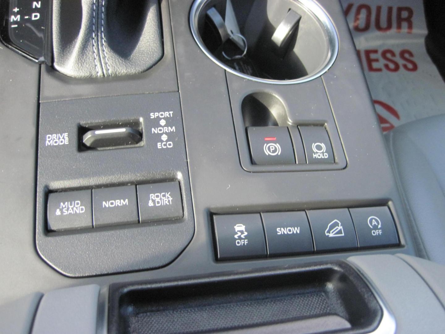2022 silver /black Toyota Highlander XLE Nav AWD V6 (5TDHZRBH5NS) with an 3.5L V6 DOHC 24V engine, 6A transmission, located at 9530 Old Seward Highway, Anchorage, AK, 99515, (907) 349-3343, 61.134140, -149.865570 - Nice Low Miles on this 2022 Toyota Highlander XLE, come take a test drive - Photo#19
