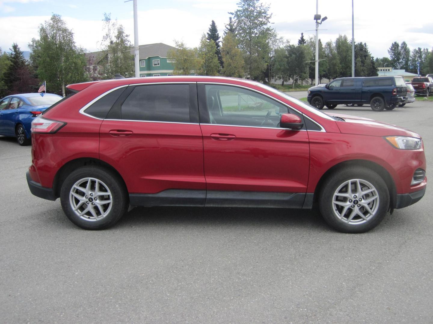2024 red /black Ford Edge SEL (2FMPK4J90RB) with an 2.0L L4 DOHC 16V engine, 6A transmission, located at 9530 Old Seward Highway, Anchorage, AK, 99515, (907) 349-3343, 61.134140, -149.865570 - Nice 2024 Ford Edge SEL, come take a test drive - Photo#4