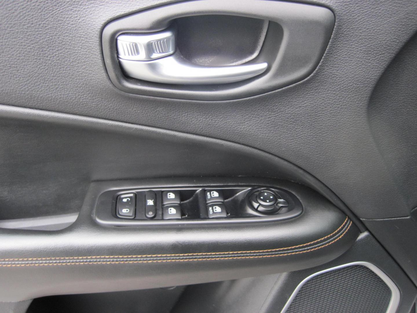 2020 silver /black Jeep Compass Limited 4WD (3C4NJDCB3LT) with an 2.4L L4 DOHC 16V engine, CVT transmission, located at 9530 Old Seward Highway, Anchorage, AK, 99515, (907) 349-3343, 61.134140, -149.865570 - 2020 Jeep Compass Limited come take a test drive - Photo#8