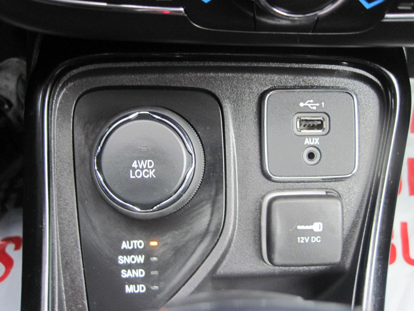 2020 silver /black Jeep Compass Limited 4WD (3C4NJDCB3LT) with an 2.4L L4 DOHC 16V engine, CVT transmission, located at 9530 Old Seward Highway, Anchorage, AK, 99515, (907) 349-3343, 61.134140, -149.865570 - 2020 Jeep Compass Limited come take a test drive - Photo#15