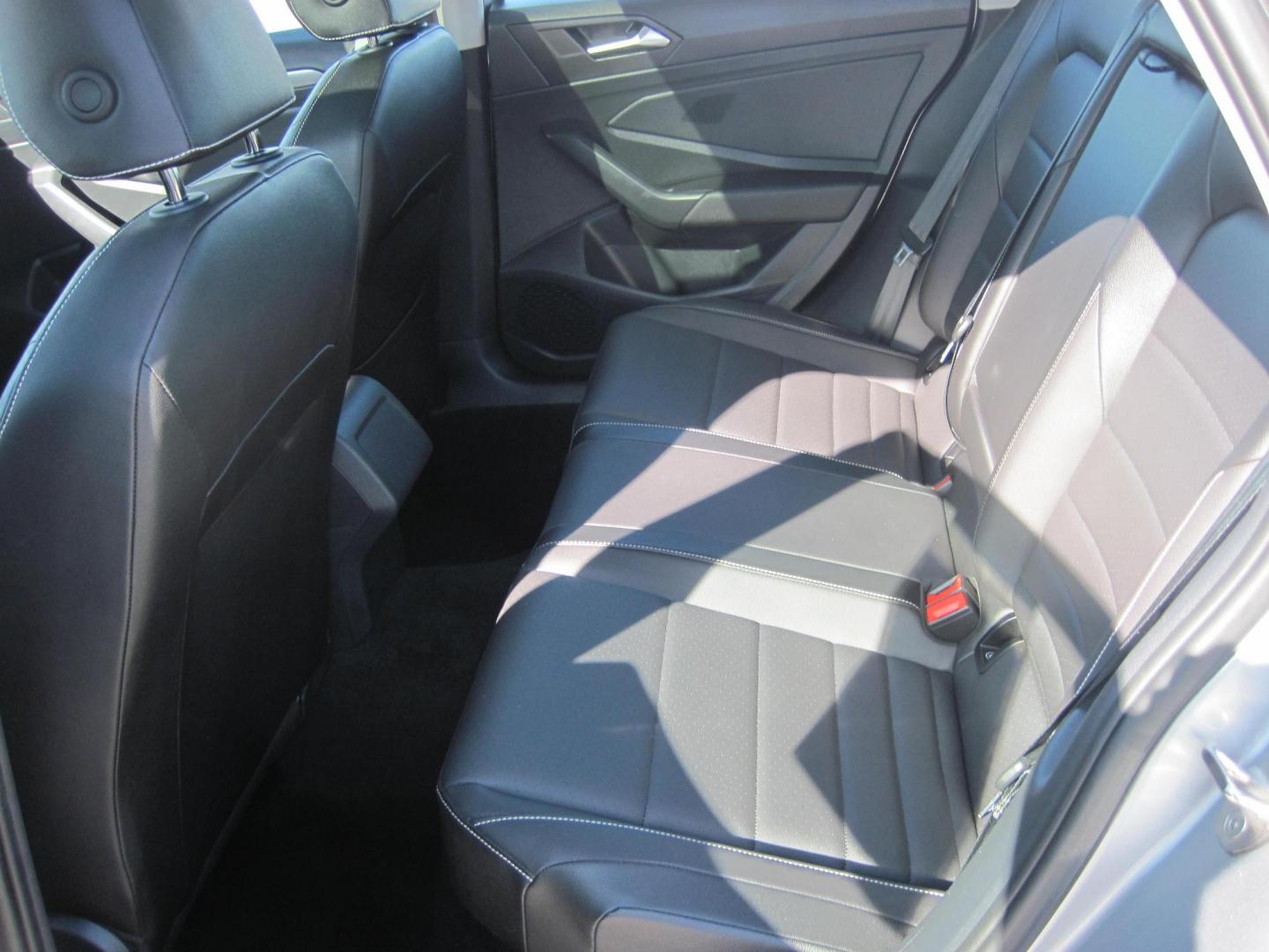 2024 silver /black Volkswagen Jetta SE (3VW7M7BU3RM) with an 1.5L L4 DOHC 16V engine, 8A transmission, located at 9530 Old Seward Highway, Anchorage, AK, 99515, (907) 349-3343, 61.134140, -149.865570 - Nice 2024 Volks Wagen Jetta with sun roof come take a test drive. - Photo#7