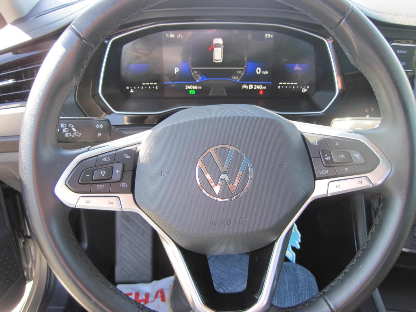 2024 silver /black Volkswagen Jetta SE (3VW7M7BU3RM) with an 1.5L L4 DOHC 16V engine, 8A transmission, located at 9530 Old Seward Highway, Anchorage, AK, 99515, (907) 349-3343, 61.134140, -149.865570 - Nice 2024 Volks Wagen Jetta with sun roof come take a test drive. - Photo#12