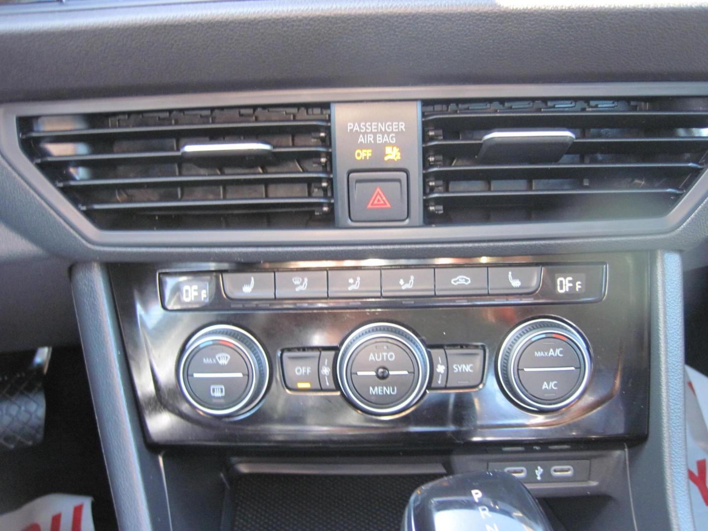 2024 silver /black Volkswagen Jetta SE (3VW7M7BU3RM) with an 1.5L L4 DOHC 16V engine, 8A transmission, located at 9530 Old Seward Highway, Anchorage, AK, 99515, (907) 349-3343, 61.134140, -149.865570 - Nice 2024 Volks Wagen Jetta with sun roof come take a test drive. - Photo#16