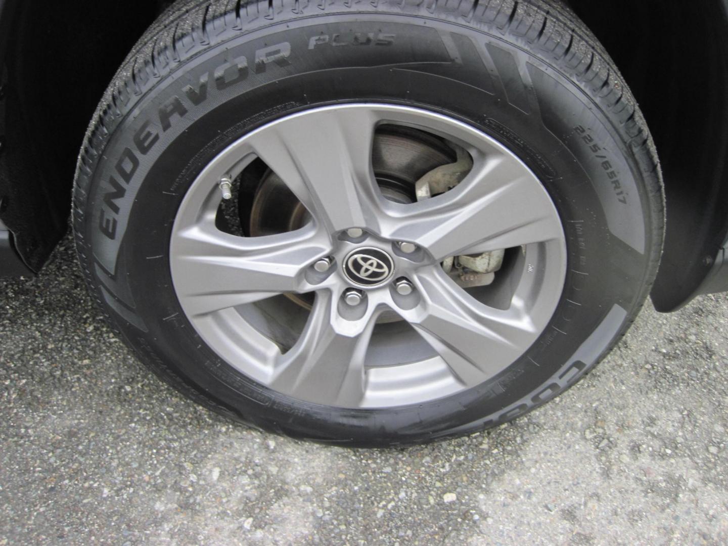 2022 silver /black Toyota RAV4 Hybrid LE (4T3MWRFV8NU) with an 2.5L L4 DOHC 16V HYBRID engine, CVT transmission, located at 9530 Old Seward Highway, Anchorage, AK, 99515, (907) 349-3343, 61.134140, -149.865570 - Low Miles on this 2022 Toyota Rav4 Hybrid LE come take a test drive - Photo#6
