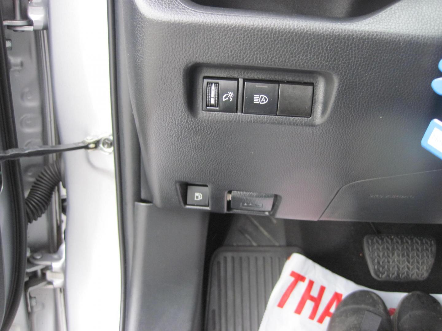 2022 silver /black Toyota RAV4 Hybrid LE (4T3MWRFV8NU) with an 2.5L L4 DOHC 16V HYBRID engine, CVT transmission, located at 9530 Old Seward Highway, Anchorage, AK, 99515, (907) 349-3343, 61.134140, -149.865570 - Low Miles on this 2022 Toyota Rav4 Hybrid LE come take a test drive - Photo#12