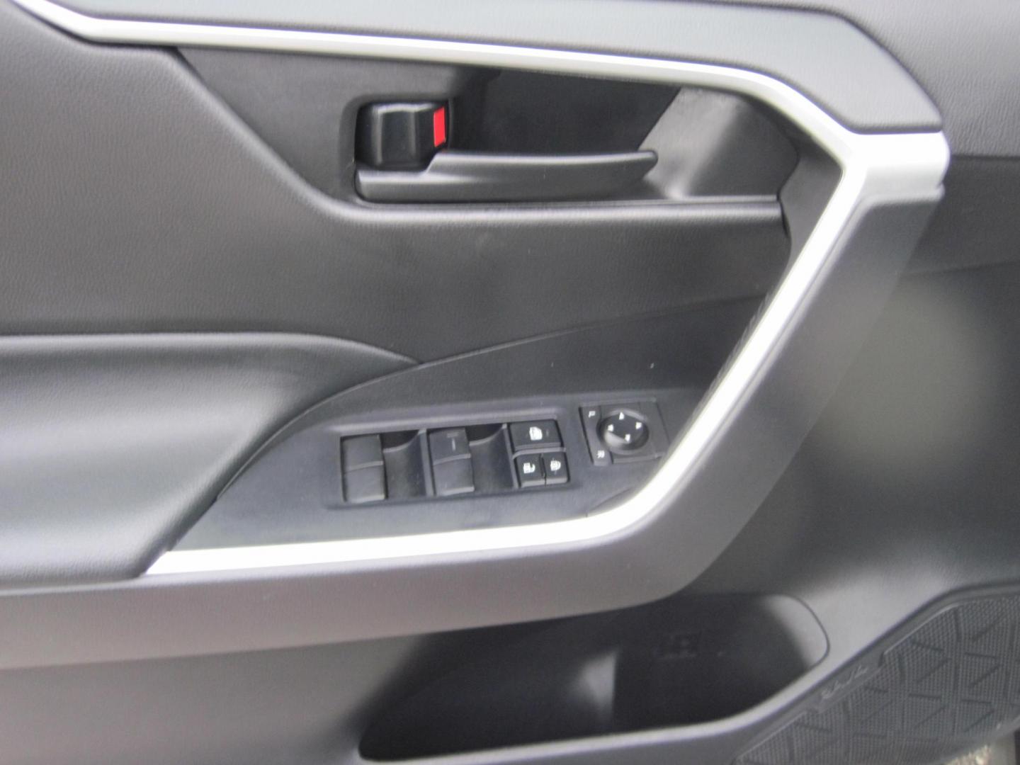 2022 silver /black Toyota RAV4 Hybrid LE (4T3MWRFV8NU) with an 2.5L L4 DOHC 16V HYBRID engine, CVT transmission, located at 9530 Old Seward Highway, Anchorage, AK, 99515, (907) 349-3343, 61.134140, -149.865570 - Low Miles on this 2022 Toyota Rav4 Hybrid LE come take a test drive - Photo#11