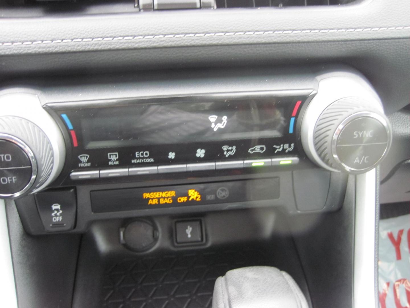 2022 silver /black Toyota RAV4 Hybrid LE (4T3MWRFV8NU) with an 2.5L L4 DOHC 16V HYBRID engine, CVT transmission, located at 9530 Old Seward Highway, Anchorage, AK, 99515, (907) 349-3343, 61.134140, -149.865570 - Low Miles on this 2022 Toyota Rav4 Hybrid LE come take a test drive - Photo#17