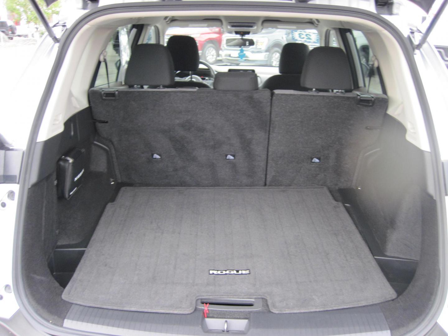 2023 silver /black Nissan Rogue SV AWD (5N1BT3BB4PC) with an 2.5L L4 DOHC 16V engine, CVT transmission, located at 9530 Old Seward Highway, Anchorage, AK, 99515, (907) 349-3343, 61.134140, -149.865570 - Nice 2023 Nissan Rogue SV come take a test drive - Photo#5