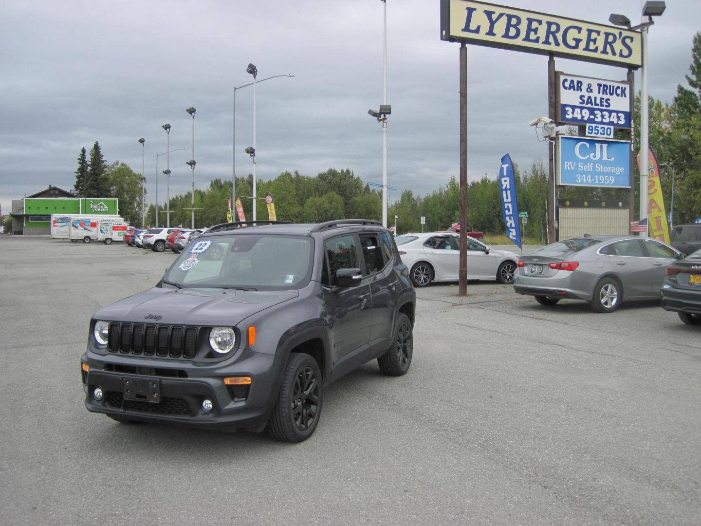 2022 gray /black Jeep Renegade Altitude (ZACNJDE11NP) with an 2.4L L4 DOHC 16V TURBO engine, 9A transmission, located at 9530 Old Seward Highway, Anchorage, AK, 99515, (907) 349-3343, 61.134140, -149.865570 - Low Miles on this 2022 Jeep Renegade Altitude, come take a test drive. - Photo#1