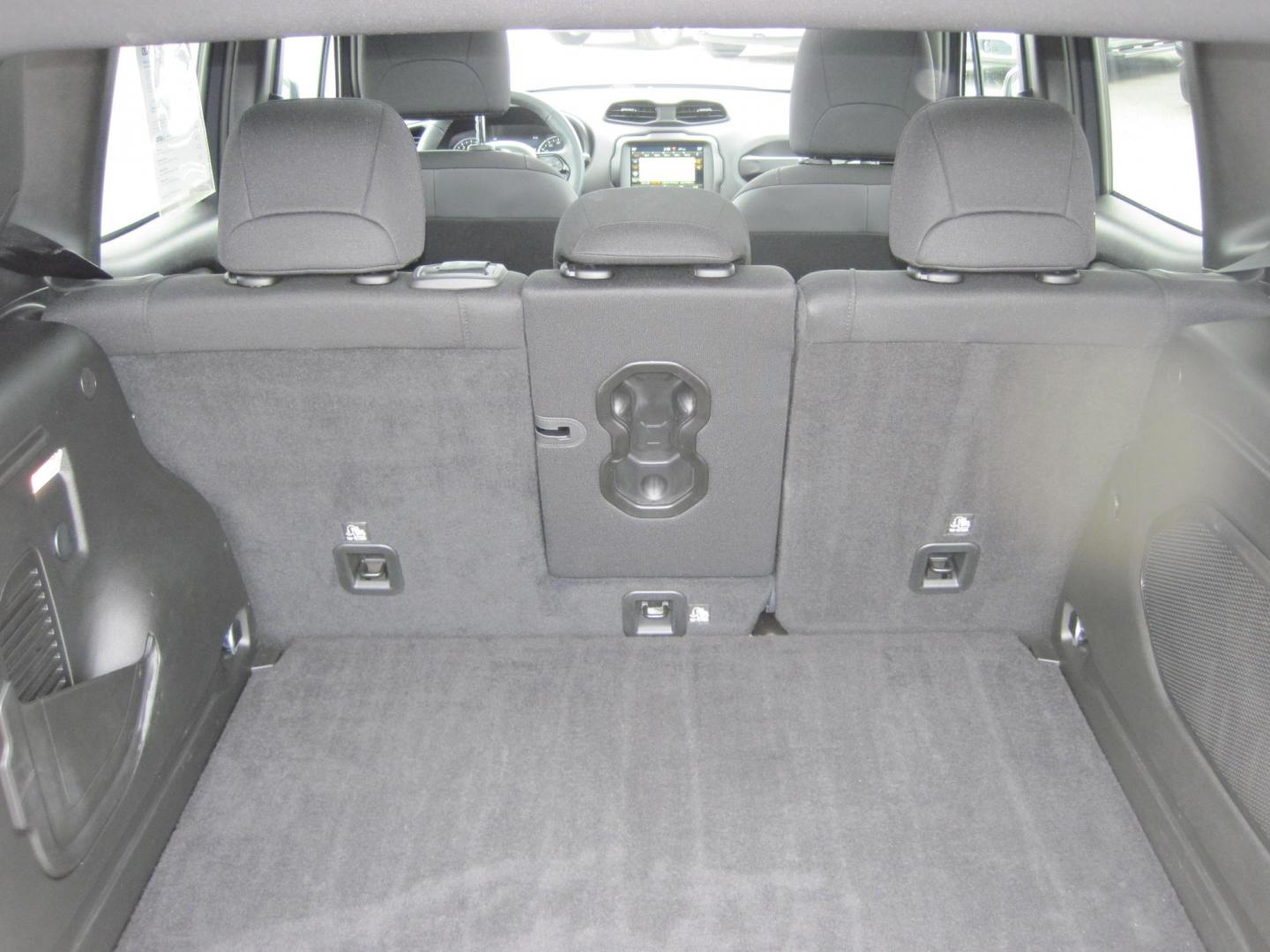2022 gray /black Jeep Renegade Altitude (ZACNJDE11NP) with an 2.4L L4 DOHC 16V TURBO engine, 9A transmission, located at 9530 Old Seward Highway, Anchorage, AK, 99515, (907) 349-3343, 61.134140, -149.865570 - Low Miles on this 2022 Jeep Renegade Altitude, come take a test drive. - Photo#6