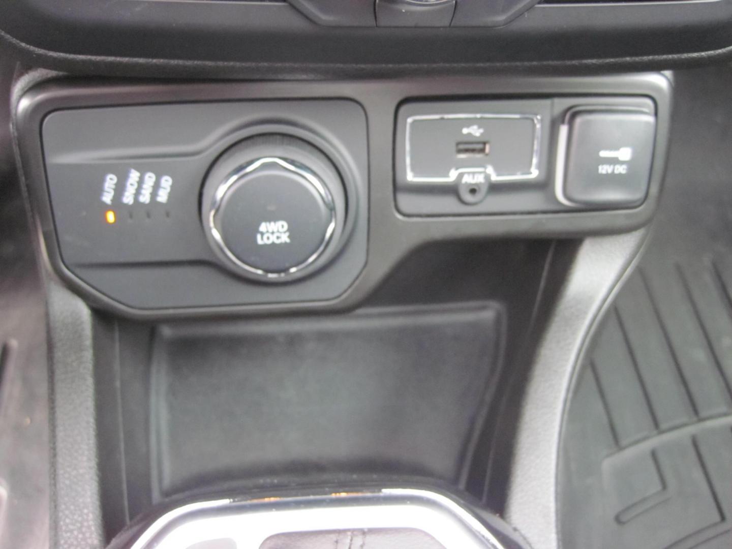 2022 gray /black Jeep Renegade Altitude (ZACNJDE11NP) with an 2.4L L4 DOHC 16V TURBO engine, 9A transmission, located at 9530 Old Seward Highway, Anchorage, AK, 99515, (907) 349-3343, 61.134140, -149.865570 - Low Miles on this 2022 Jeep Renegade Altitude, come take a test drive. - Photo#15
