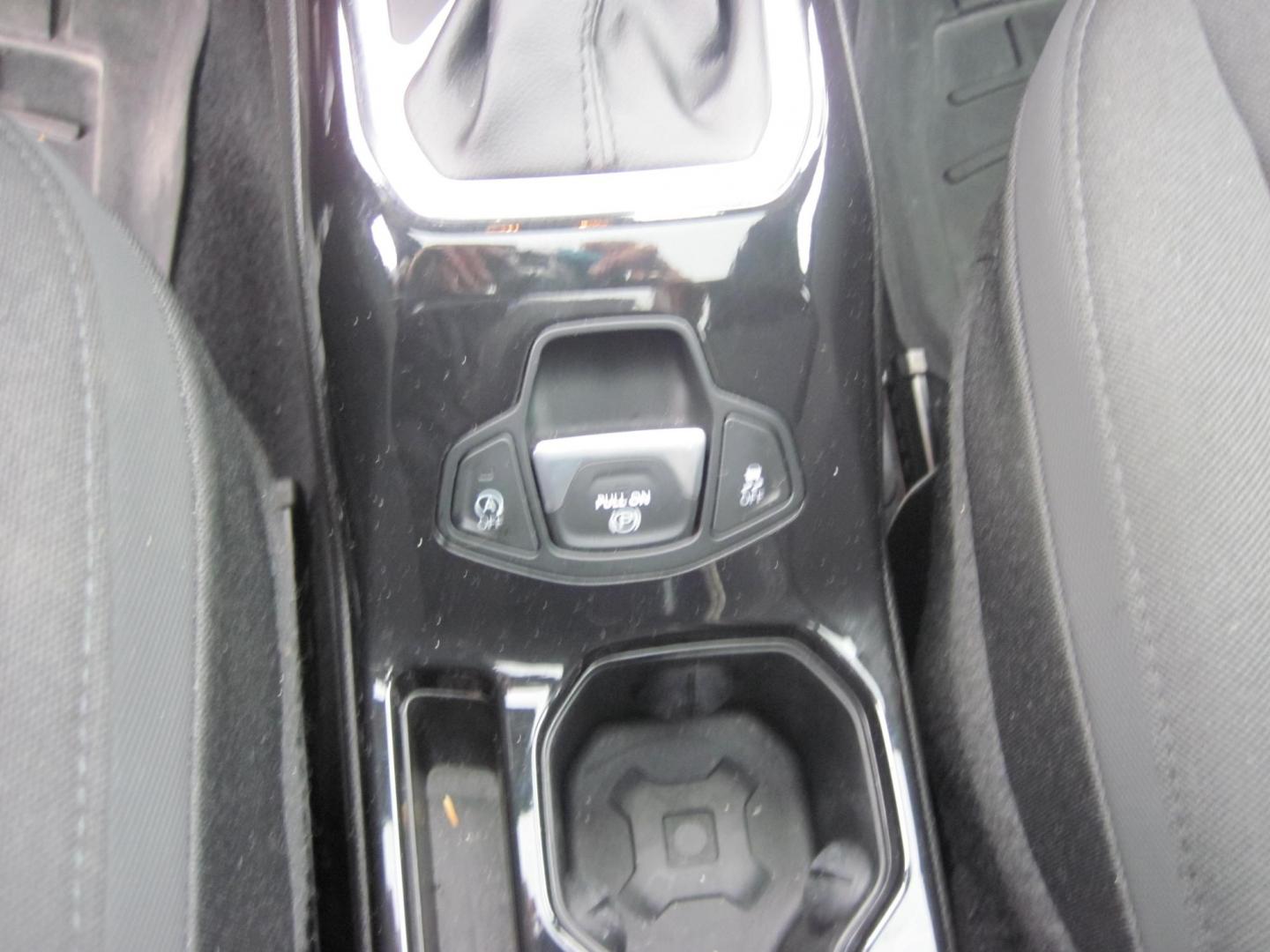 2022 gray /black Jeep Renegade Altitude (ZACNJDE11NP) with an 2.4L L4 DOHC 16V TURBO engine, 9A transmission, located at 9530 Old Seward Highway, Anchorage, AK, 99515, (907) 349-3343, 61.134140, -149.865570 - Low Miles on this 2022 Jeep Renegade Altitude, come take a test drive. - Photo#16