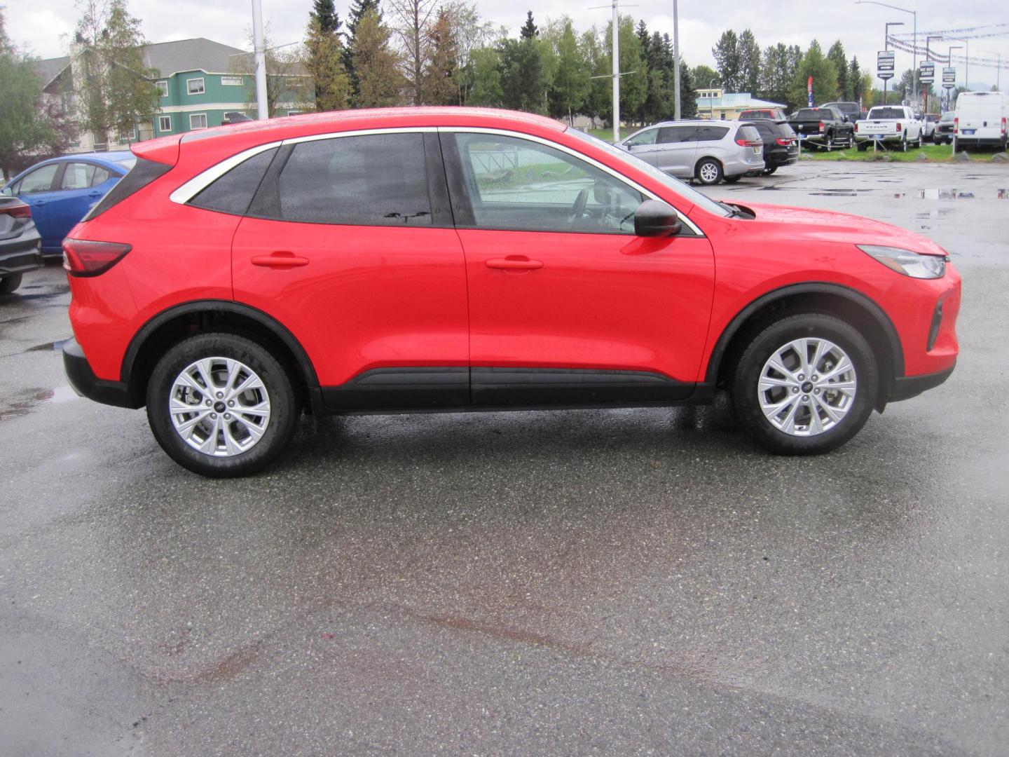 2024 red /black Ford Escape Active AWD (1FMCU9GN5RU) with an 1.5L L3 engine, 8A transmission, located at 9530 Old Seward Highway, Anchorage, AK, 99515, (907) 349-3343, 61.134140, -149.865570 - Photo#3