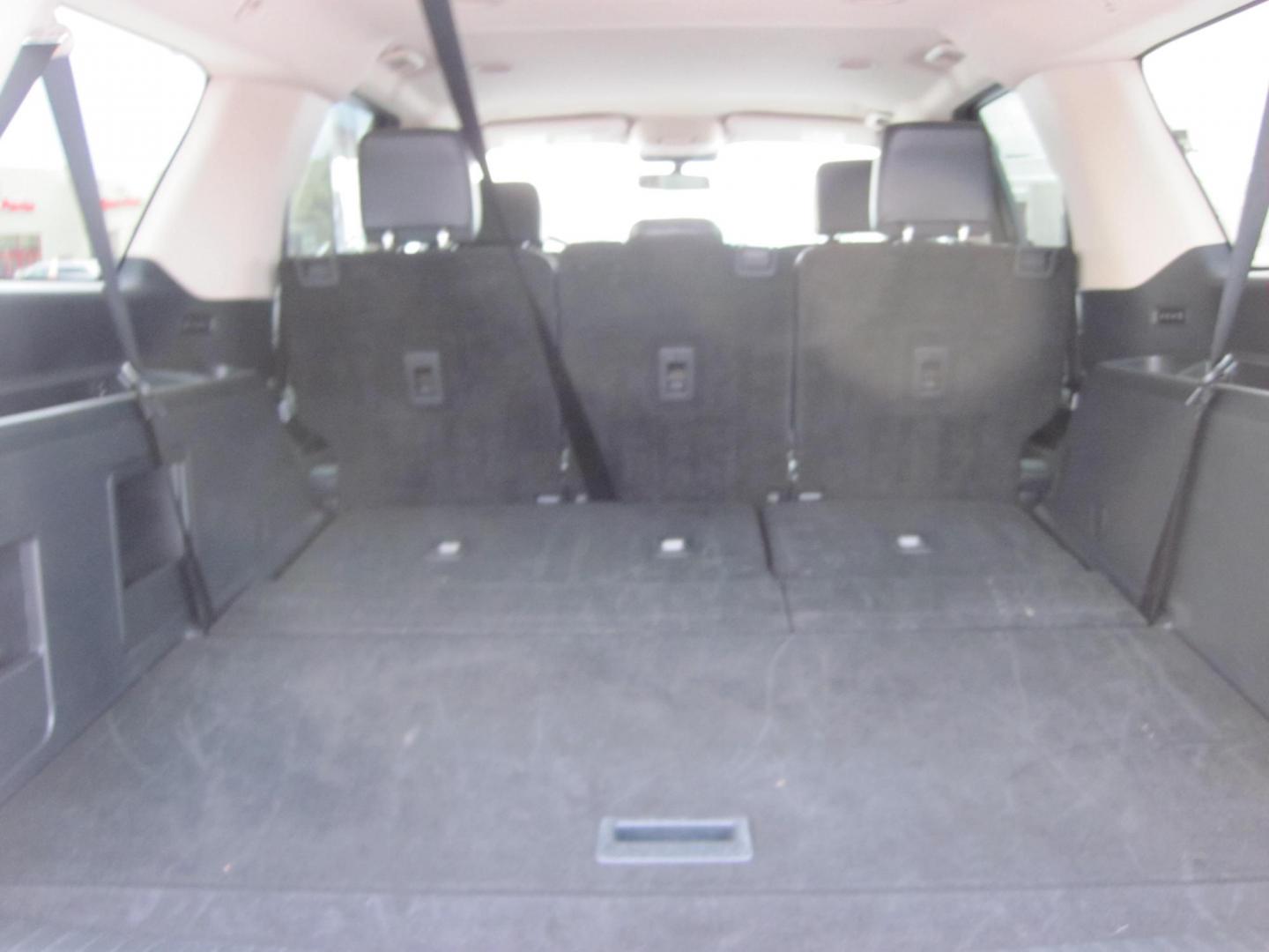 2024 black /gray Ford Expedition MAX XLT 4WD (1FMJK1J83RE) with an 3.5L V6 DOHC 24V FFV engine, 6A transmission, located at 9530 Old Seward Highway, Anchorage, AK, 99515, (907) 349-3343, 61.134140, -149.865570 - 2024 Ford Expedition Max XLT come take a test drive. - Photo#5