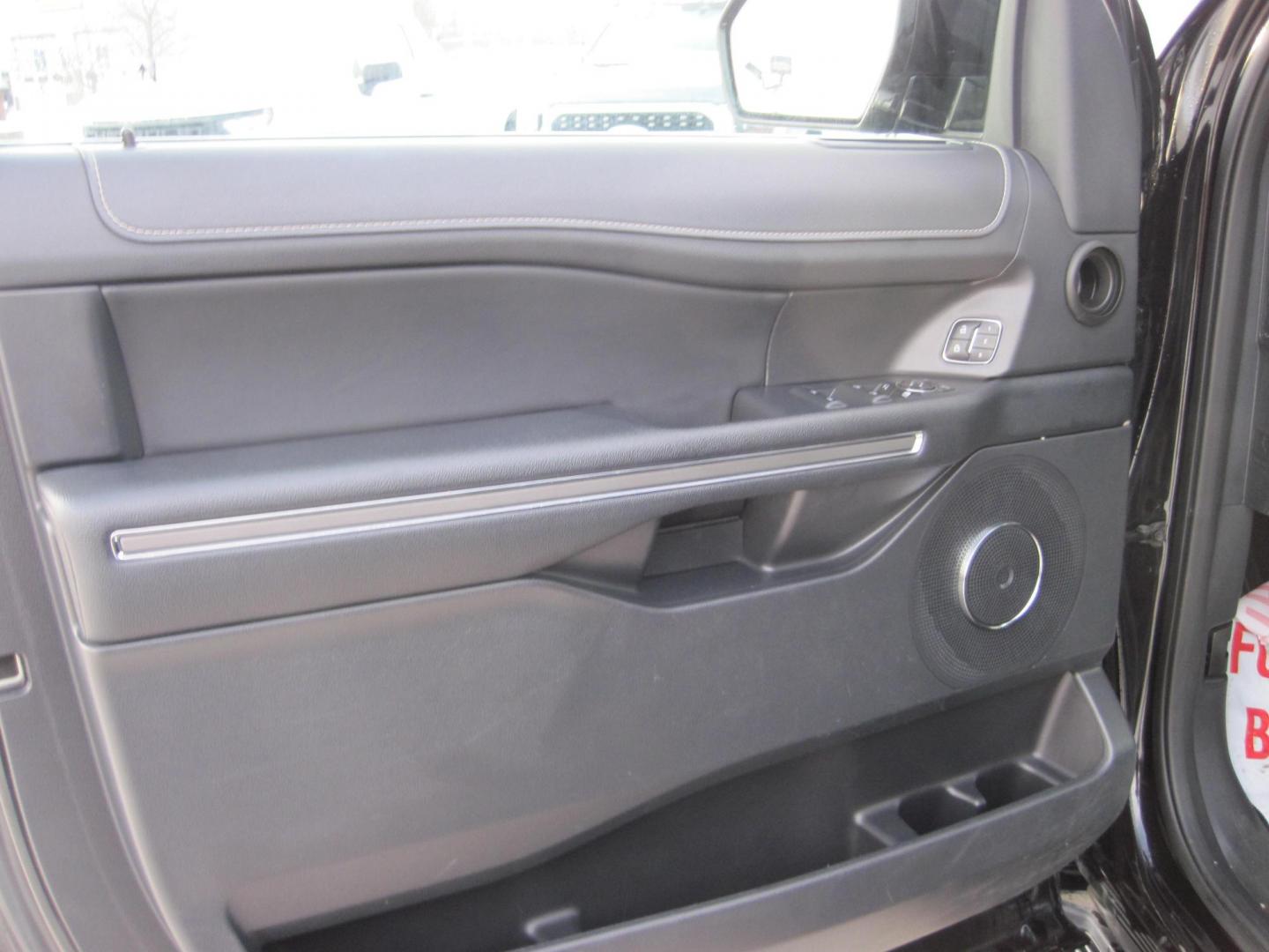 2024 black /gray Ford Expedition MAX XLT 4WD (1FMJK1J83RE) with an 3.5L V6 DOHC 24V FFV engine, 6A transmission, located at 9530 Old Seward Highway, Anchorage, AK, 99515, (907) 349-3343, 61.134140, -149.865570 - 2024 Ford Expedition Max XLT come take a test drive. - Photo#11