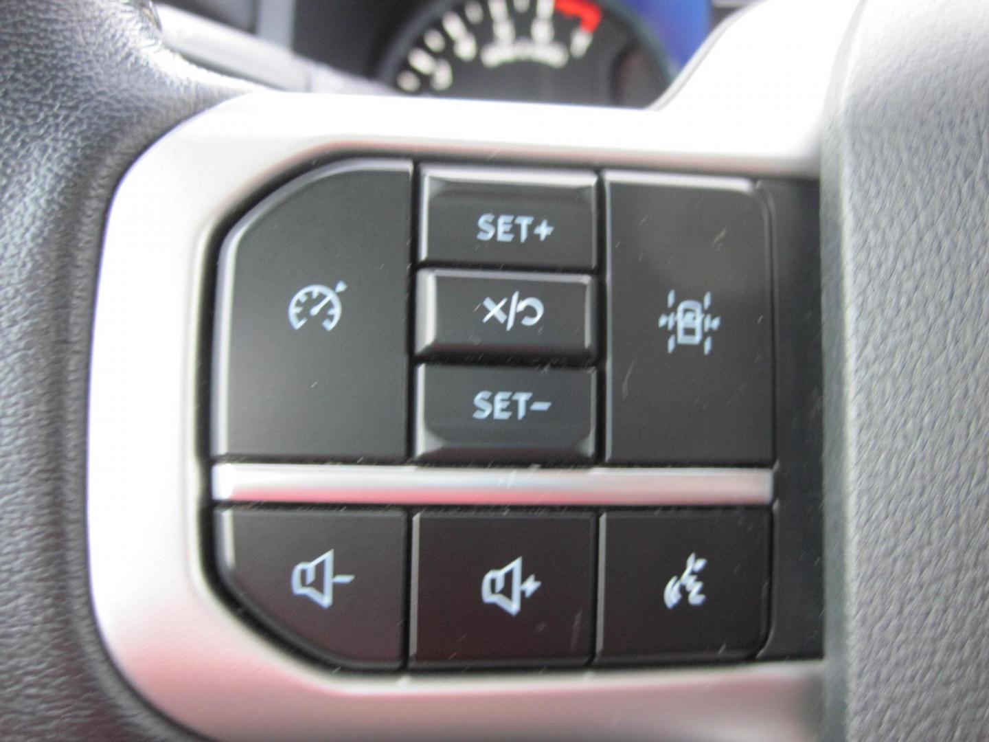 2024 black /gray Ford Expedition MAX XLT 4WD (1FMJK1J83RE) with an 3.5L V6 DOHC 24V FFV engine, 6A transmission, located at 9530 Old Seward Highway, Anchorage, AK, 99515, (907) 349-3343, 61.134140, -149.865570 - 2024 Ford Expedition Max XLT come take a test drive. - Photo#16