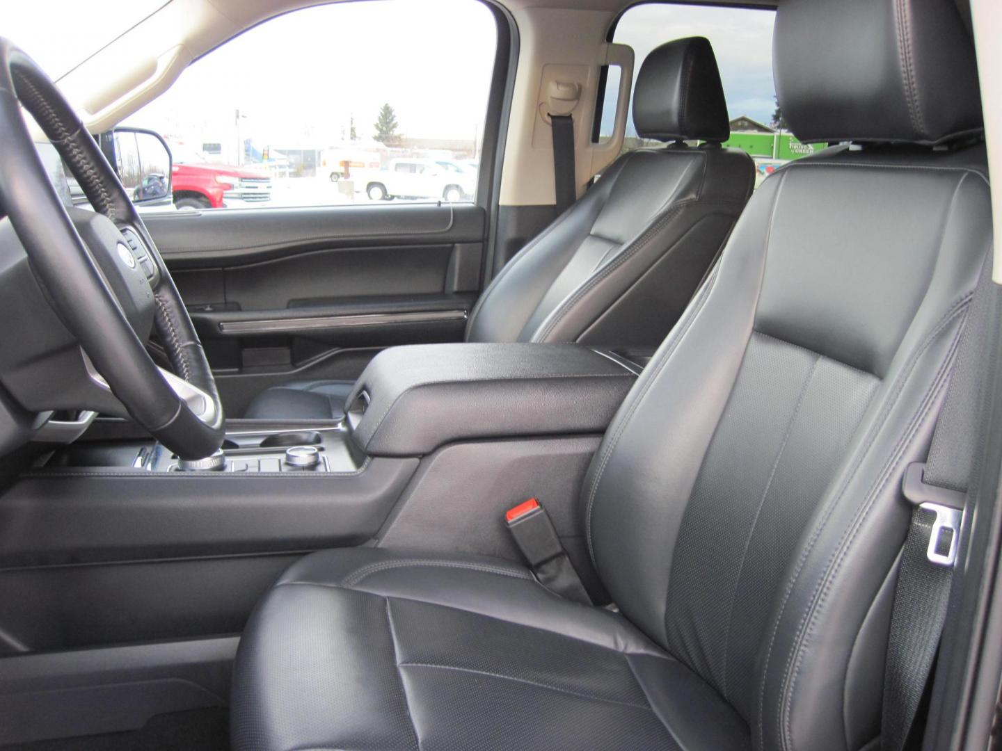 2024 black /gray Ford Expedition MAX XLT 4WD (1FMJK1J83RE) with an 3.5L V6 DOHC 24V FFV engine, 6A transmission, located at 9530 Old Seward Highway, Anchorage, AK, 99515, (907) 349-3343, 61.134140, -149.865570 - 2024 Ford Expedition Max XLT come take a test drive. - Photo#13