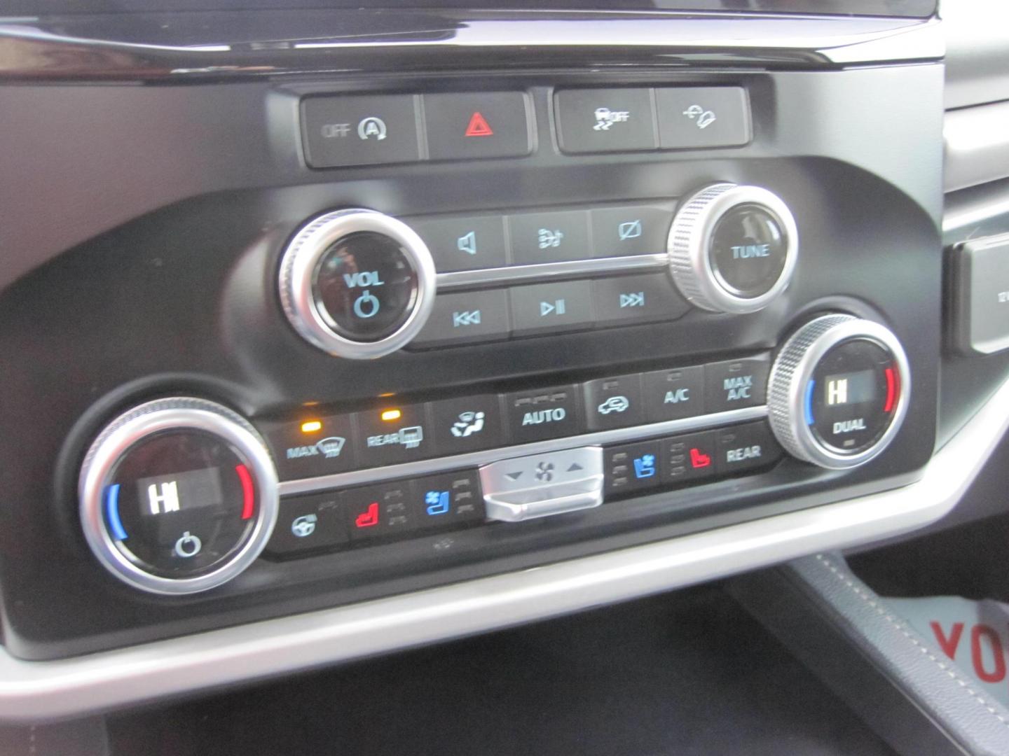 2024 black /gray Ford Expedition MAX XLT 4WD (1FMJK1J83RE) with an 3.5L V6 DOHC 24V FFV engine, 6A transmission, located at 9530 Old Seward Highway, Anchorage, AK, 99515, (907) 349-3343, 61.134140, -149.865570 - 2024 Ford Expedition Max XLT come take a test drive. - Photo#18