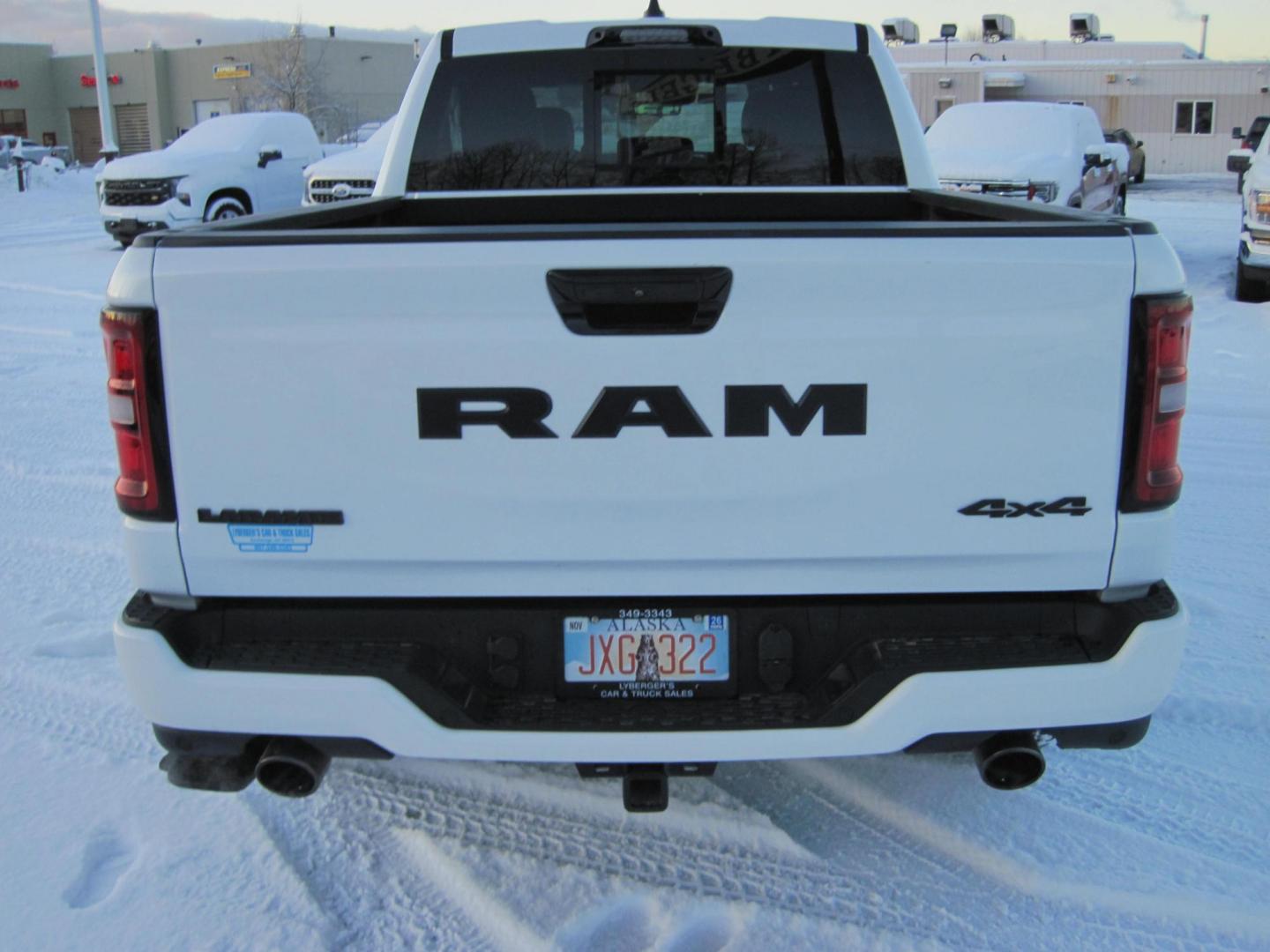 2025 white /black RAM 1500 Laramie Crew Cab 4WD (1C6SRFRP6SN) with an 3.0L V6 DOHC 24V TURBO engine, 8A transmission, located at 9530 Old Seward Highway, Anchorage, AK, 99515, (907) 349-3343, 61.134140, -149.865570 - Photo#4