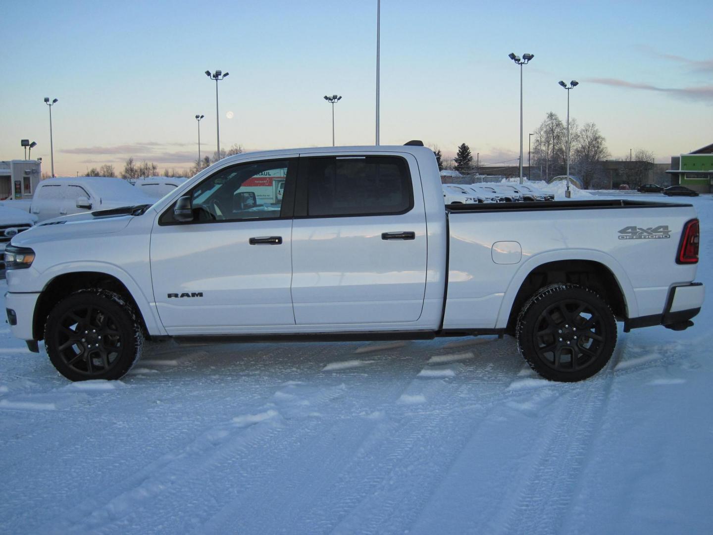 2025 white /black RAM 1500 Laramie Crew Cab 4WD (1C6SRFRP6SN) with an 3.0L V6 DOHC 24V TURBO engine, 8A transmission, located at 9530 Old Seward Highway, Anchorage, AK, 99515, (907) 349-3343, 61.134140, -149.865570 - Photo#7