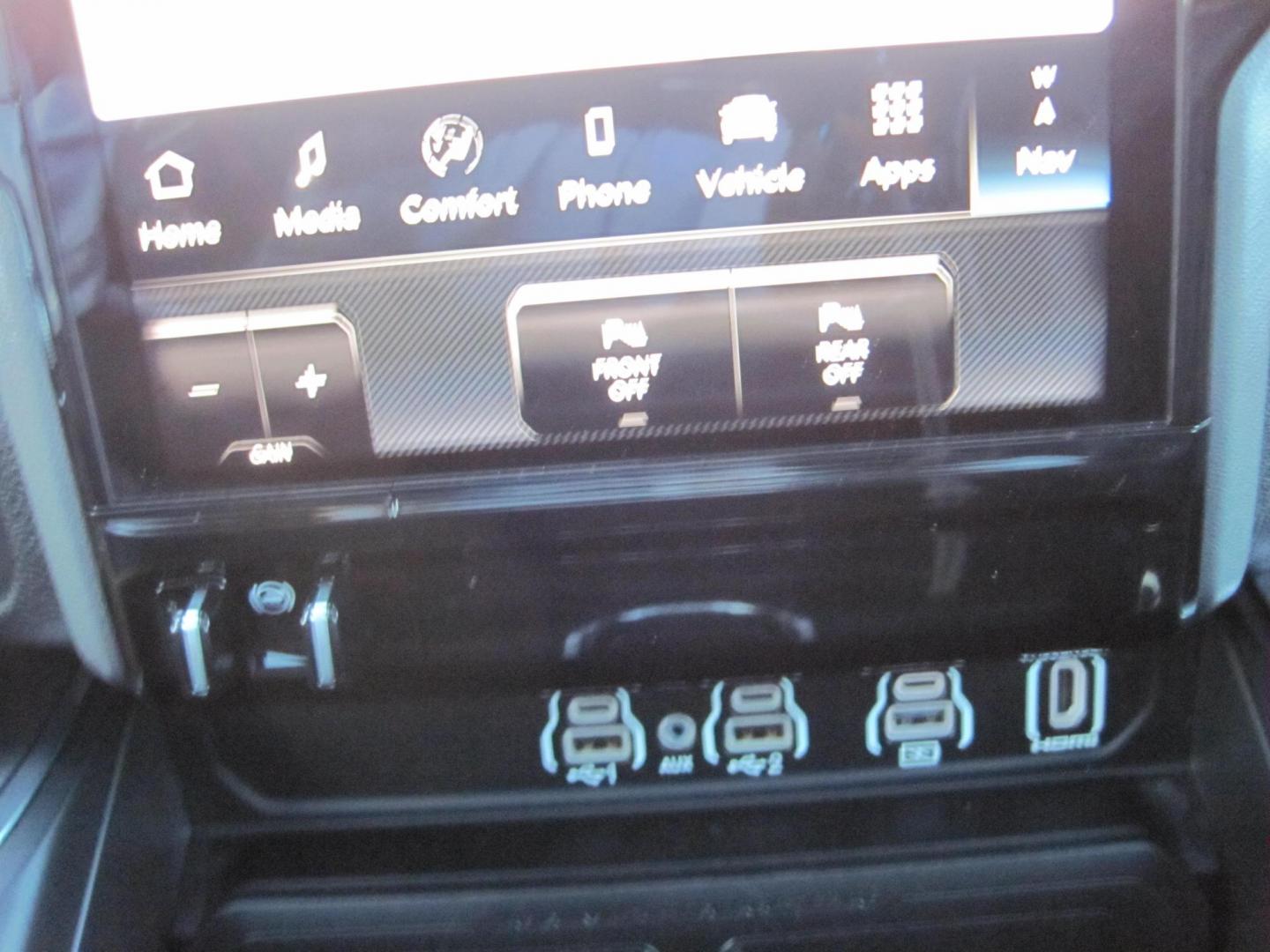 2025 white /black RAM 1500 Laramie Crew Cab 4WD (1C6SRFRP6SN) with an 3.0L V6 DOHC 24V TURBO engine, 8A transmission, located at 9530 Old Seward Highway, Anchorage, AK, 99515, (907) 349-3343, 61.134140, -149.865570 - Photo#13