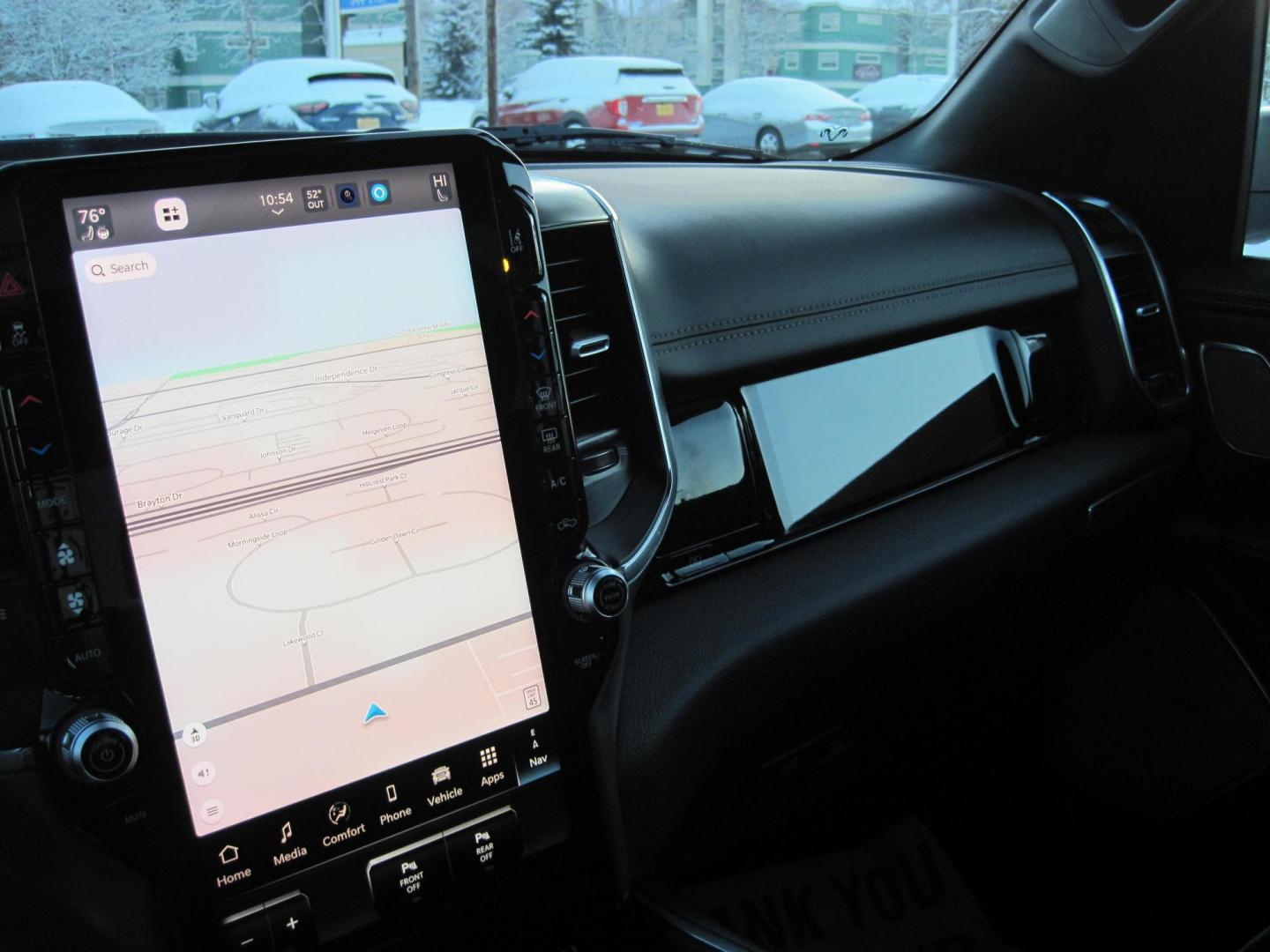 2025 white /black RAM 1500 Laramie Crew Cab 4WD (1C6SRFRP6SN) with an 3.0L V6 DOHC 24V TURBO engine, 8A transmission, located at 9530 Old Seward Highway, Anchorage, AK, 99515, (907) 349-3343, 61.134140, -149.865570 - Photo#15