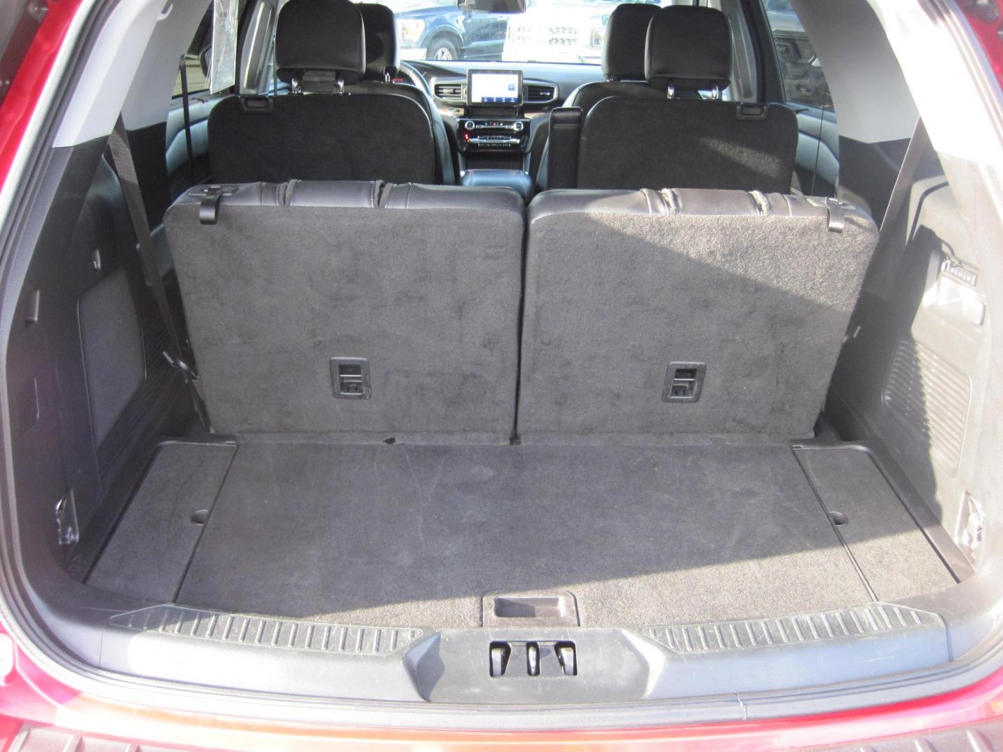 2022 red /black Ford Explorer Limited AWD (1FMSK8FH3NG) with an 2.3L L4 DOHC 16V engine, 10A transmission, located at 9530 Old Seward Highway, Anchorage, AK, 99515, (907) 349-3343, 61.134140, -149.865570 - Photo#6