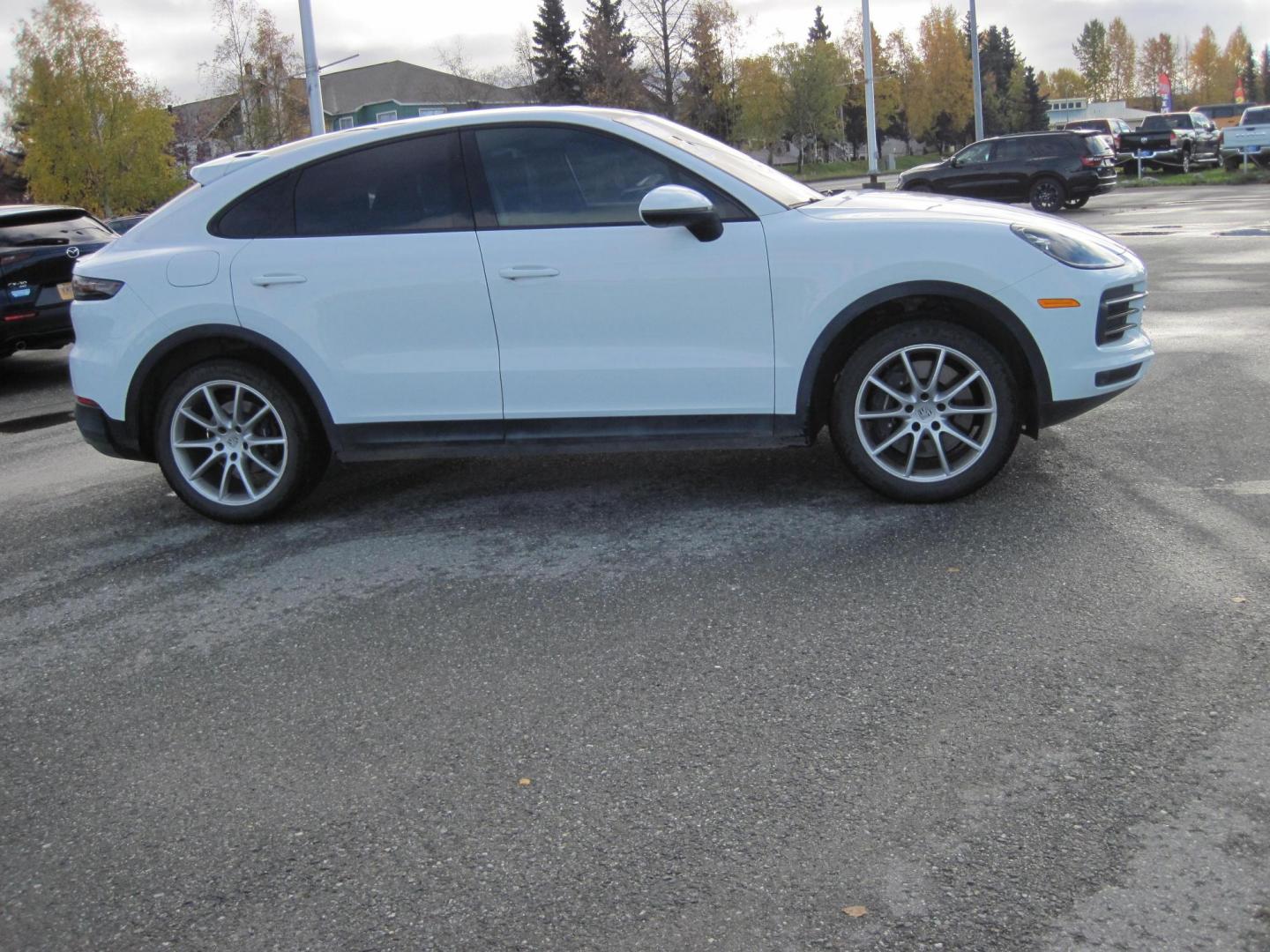 2023 white /gray Porsche Cayenne Coupe (WP1BA2AYXPD) with an 2.9L V6 DOHC 24V engine, 8A transmission, located at 9530 Old Seward Highway, Anchorage, AK, 99515, (907) 349-3343, 61.134140, -149.865570 - Photo#3