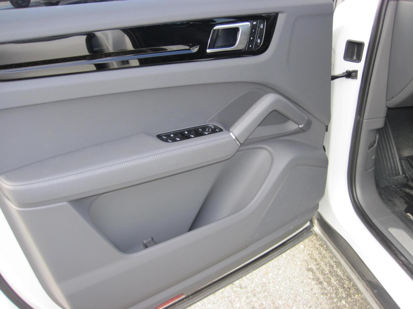 2023 white /gray Porsche Cayenne Coupe (WP1BA2AYXPD) with an 2.9L V6 DOHC 24V engine, 8A transmission, located at 9530 Old Seward Highway, Anchorage, AK, 99515, (907) 349-3343, 61.134140, -149.865570 - Photo#10