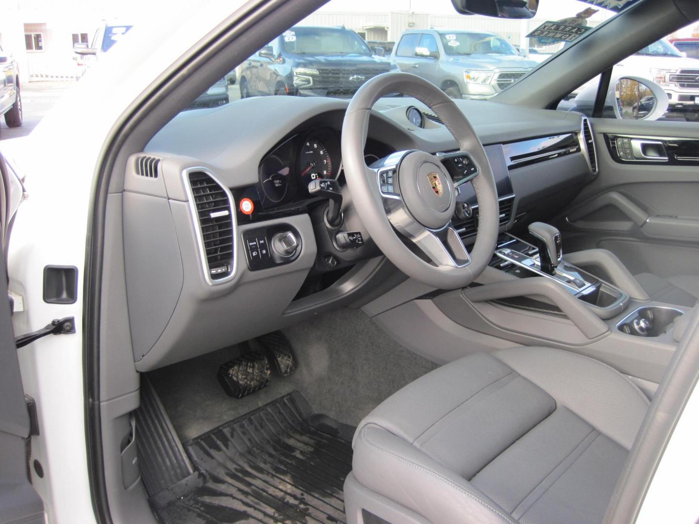 2023 white /gray Porsche Cayenne Coupe (WP1BA2AYXPD) with an 2.9L V6 DOHC 24V engine, 8A transmission, located at 9530 Old Seward Highway, Anchorage, AK, 99515, (907) 349-3343, 61.134140, -149.865570 - Photo#11