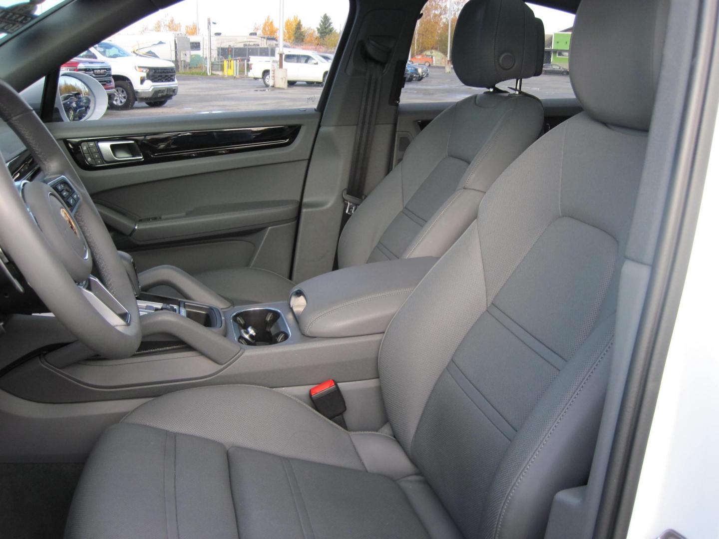 2023 white /gray Porsche Cayenne Coupe (WP1BA2AYXPD) with an 2.9L V6 DOHC 24V engine, 8A transmission, located at 9530 Old Seward Highway, Anchorage, AK, 99515, (907) 349-3343, 61.134140, -149.865570 - Photo#12