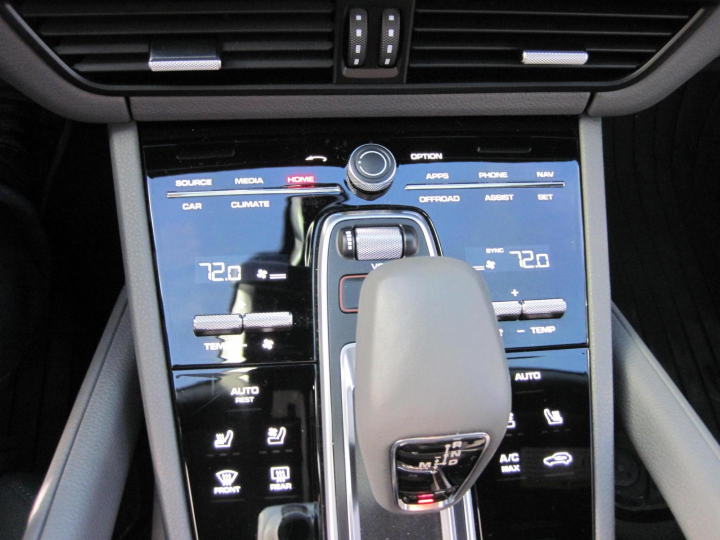 2023 white /gray Porsche Cayenne Coupe (WP1BA2AYXPD) with an 2.9L V6 DOHC 24V engine, 8A transmission, located at 9530 Old Seward Highway, Anchorage, AK, 99515, (907) 349-3343, 61.134140, -149.865570 - Photo#19