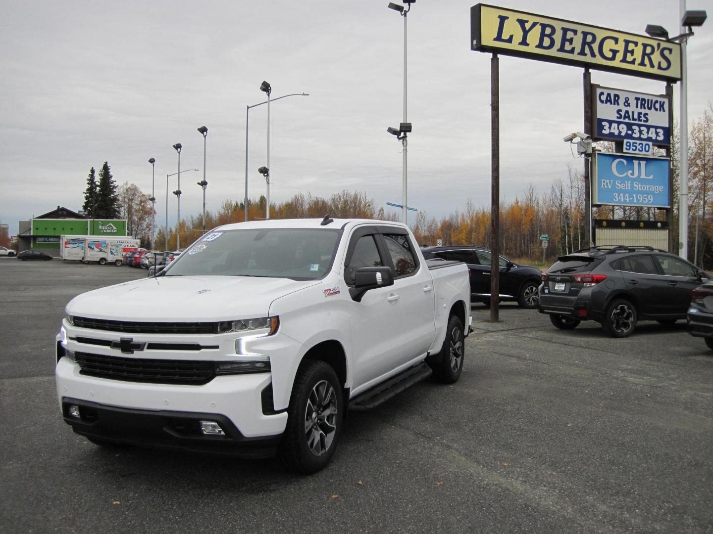 2021 white /black Chevrolet Silverado 1500 RST Crew Cab 4WD (3GCUYEEL3MG) with an 6.2L V8 OHV 16V engine, 6A transmission, located at 9530 Old Seward Highway, Anchorage, AK, 99515, (907) 349-3343, 61.134140, -149.865570 - Low Miles on this 2021 Chevrolet Silverado 1500 come take a test drive. - Photo#1