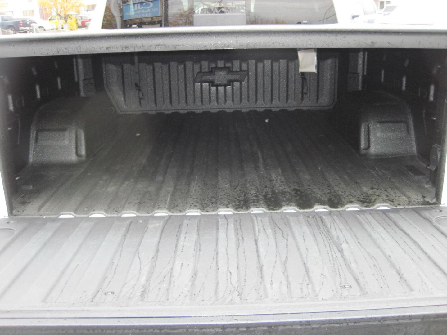 2021 white /black Chevrolet Silverado 1500 RST Crew Cab 4WD (3GCUYEEL3MG) with an 6.2L V8 OHV 16V engine, 6A transmission, located at 9530 Old Seward Highway, Anchorage, AK, 99515, (907) 349-3343, 61.134140, -149.865570 - Low Miles on this 2021 Chevrolet Silverado 1500 come take a test drive. - Photo#6