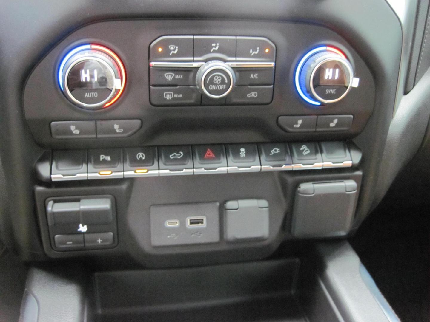 2021 white /black Chevrolet Silverado 1500 RST Crew Cab 4WD (3GCUYEEL3MG) with an 6.2L V8 OHV 16V engine, 6A transmission, located at 9530 Old Seward Highway, Anchorage, AK, 99515, (907) 349-3343, 61.134140, -149.865570 - Low Miles on this 2021 Chevrolet Silverado 1500 come take a test drive. - Photo#16