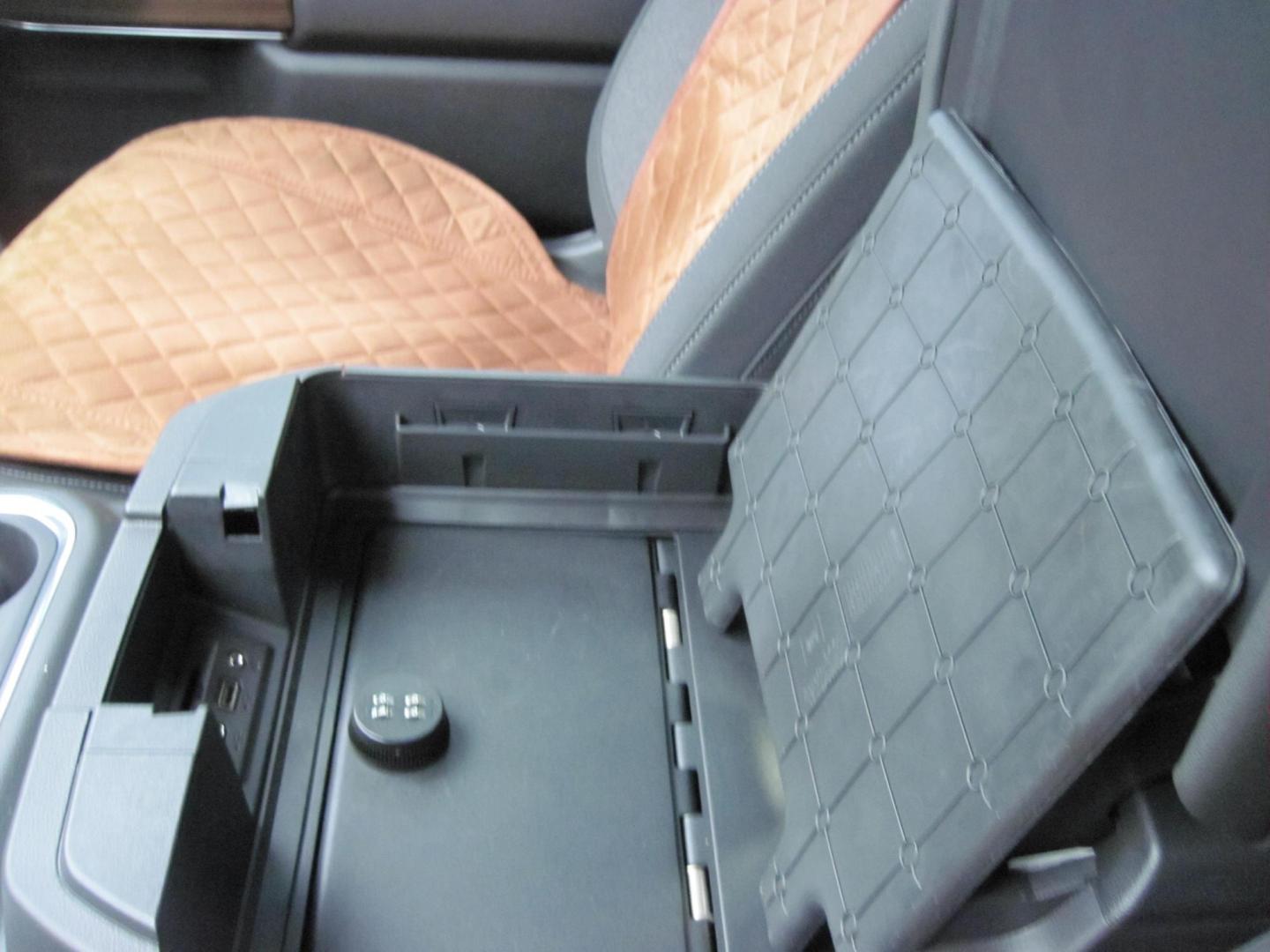 2021 white /black Chevrolet Silverado 1500 RST Crew Cab 4WD (3GCUYEEL3MG) with an 6.2L V8 OHV 16V engine, 6A transmission, located at 9530 Old Seward Highway, Anchorage, AK, 99515, (907) 349-3343, 61.134140, -149.865570 - Low Miles on this 2021 Chevrolet Silverado 1500 come take a test drive. - Photo#17