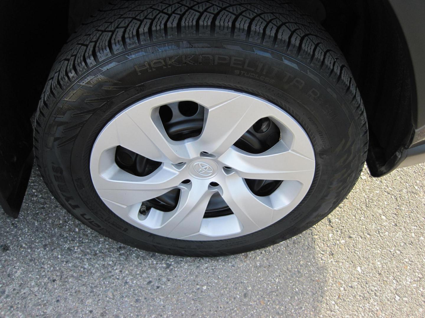 2024 gray /gray Toyota RAV4 LE AWD (2T3G1RFV9RC) with an 2.5L L4 DOHC 16V engine, 8A transmission, located at 9530 Old Seward Highway, Anchorage, AK, 99515, (907) 349-3343, 61.134140, -149.865570 - Nice Low miles on this 2024 Toyota Rav4 LE come take a test drive. - Photo#4