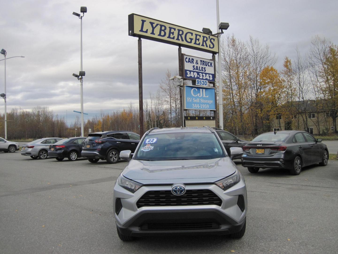 2022 silver /gray Toyota RAV4 Hybrid LE (4T3MWRFV7NU) with an 2.5L L4 DOHC 16V HYBRID engine, CVT transmission, located at 9530 Old Seward Highway, Anchorage, AK, 99515, (907) 349-3343, 61.134140, -149.865570 - Nice 2022 Toyota Rav4 Hybrid LE come take a test drive. - Photo#2