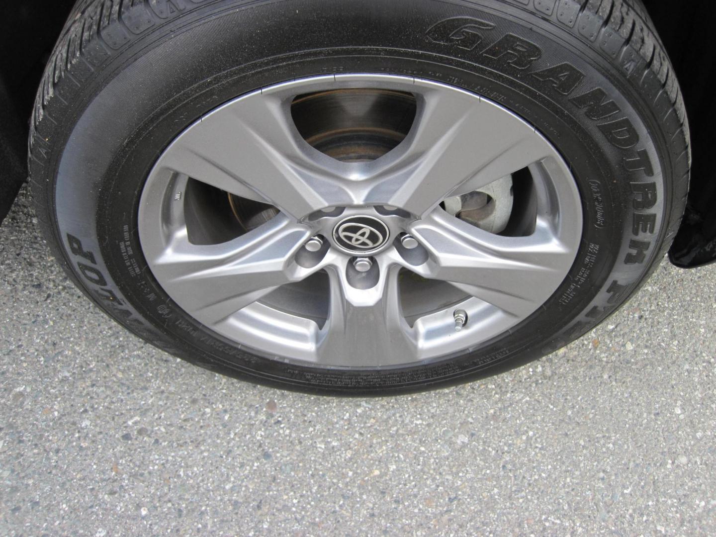 2022 silver /gray Toyota RAV4 Hybrid LE (4T3MWRFV7NU) with an 2.5L L4 DOHC 16V HYBRID engine, CVT transmission, located at 9530 Old Seward Highway, Anchorage, AK, 99515, (907) 349-3343, 61.134140, -149.865570 - Nice 2022 Toyota Rav4 Hybrid LE come take a test drive. - Photo#3